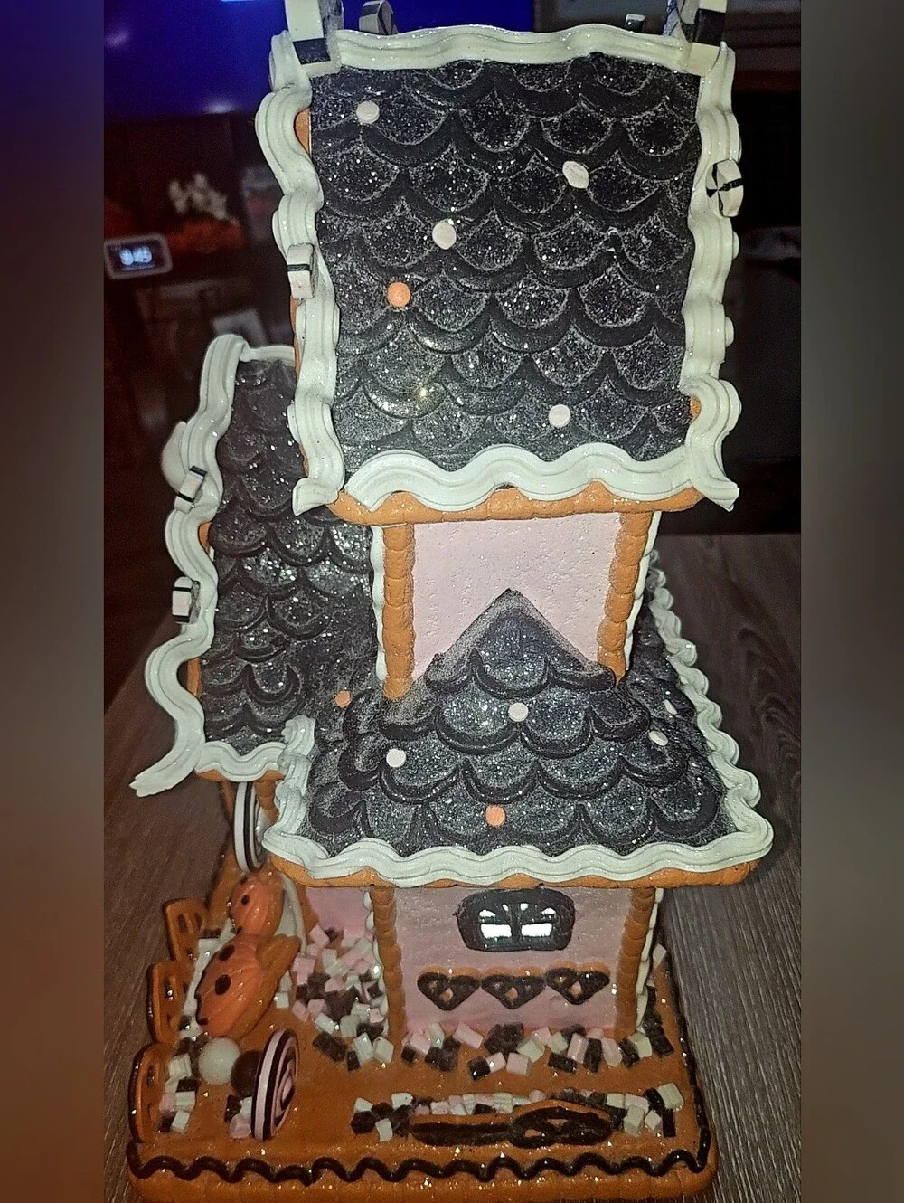 Candy Corn Lane Pastel LED Gingerbread Halloween House Lights Up and works! 16